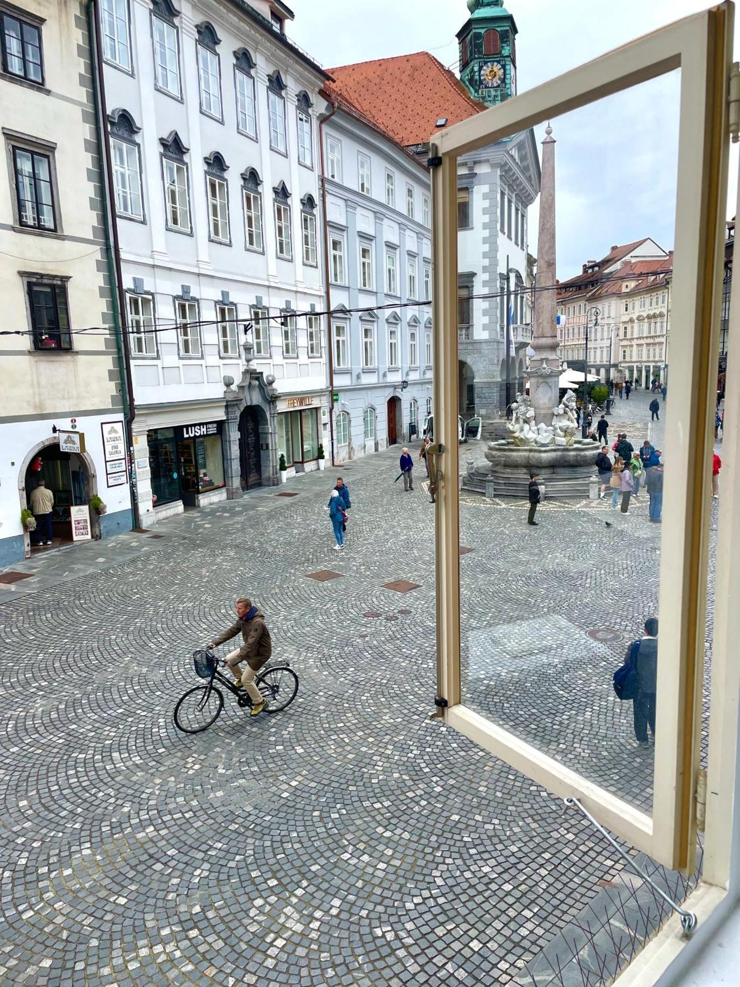 Khan 2 * Ljubljana